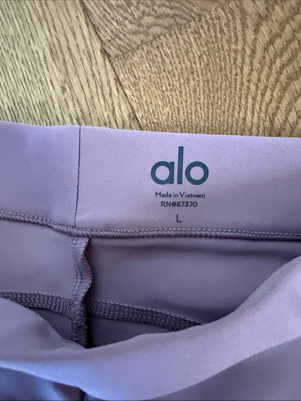 ALO Yoga soft stretch